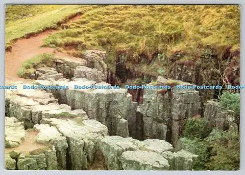 D302694 Yorkshire Swaledale The Buttertubs Walter Scott Colour Series