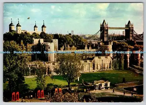 D302702 Tower Bridge and the Tower of London J Arthur Dixon Ltd W W Roberts 1971
