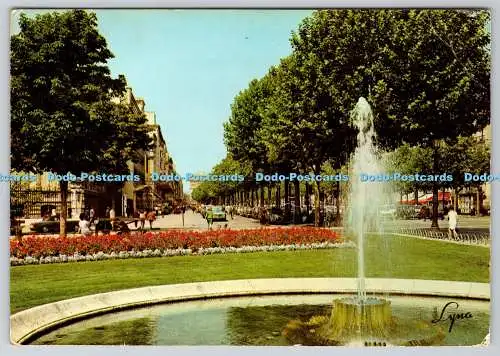 D311375 Paris Die Avenue der Champs Elysees vom Rond Point Lyna aus gesehen
