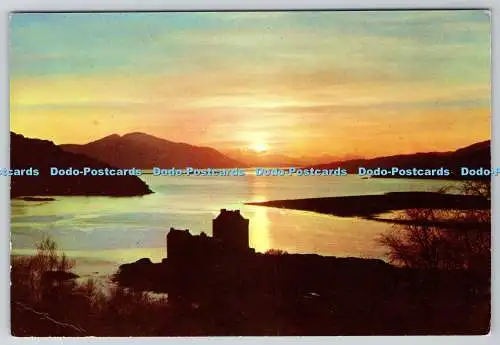 D311410 Sonnenuntergang über Skye und Eilean Donan Castle W S Thomson Edinburgh