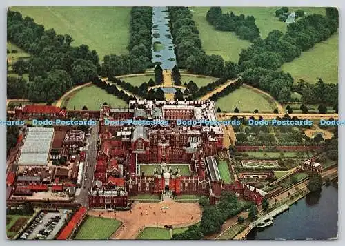 D311698 Middlesex Hampton Court Palace Luftansicht von North West George Pulman Cr