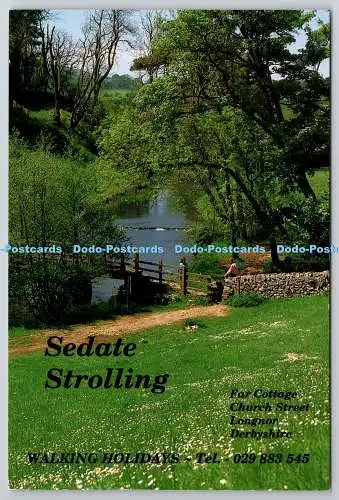 D305838 Derbyshire Longnor Church Street Far Cottage ruhiger Spaziergang entlang der Klippe