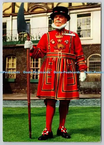 D305857 Tower of London The Yeoman Warder John Hinde PM Hastings 1977