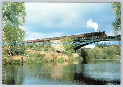 D311872 LMS 2 8 0 8F Nr. 8233 überquert den Fluss Severn auf der Victoria Bridge in der Nähe von Ar