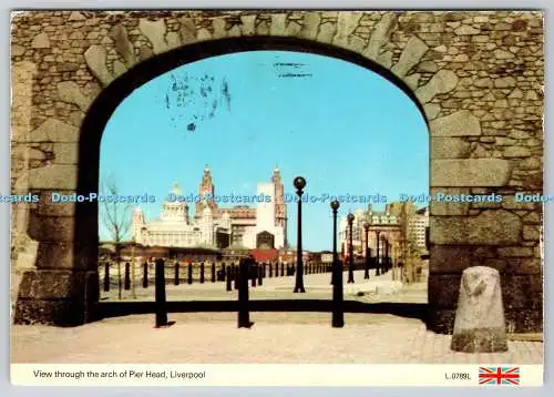 D311958 Liverpool Blick durch den Bogen des Pier Head E T W Dennis Scarborough P