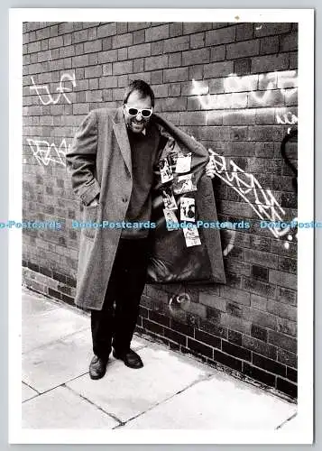 D306104 La Photographie Photographe Toby Savage Leicester Diffusion Carte a Pub