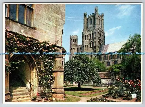 D312041 Ely-Kathedrale aus dem Garten des alten Dekanats. Der Westturm. Walter Scott.