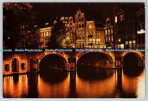 D312214 Amsterdam. Holland. Besonders nachts. Die Kanäle von Amsterdam. Euro C