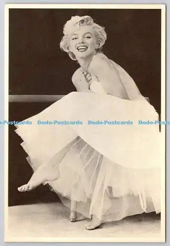 D312889 Marilyn Monroe. Statics London. England. Postkarte