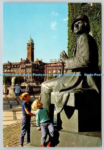 D322158 Kopenhagen. Rathausplatz und Statue von Hans Christian Andersen. A To