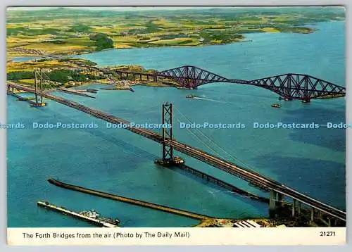 D316985 Die Forth Bridges aus der Luft. Foto mit der Daily Mail. Whiteholme Ltd.