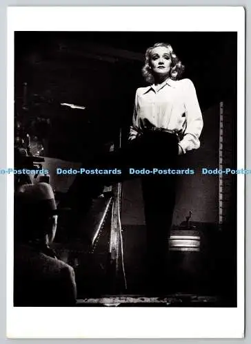 D322249 Marlene Dietrich 1942. Laszlo Willinger. The Kobal Collection. Fotofolio