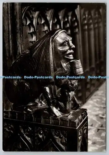 D322533 Chester Cathedral. Cheshire. Chorstall Figur mit Krug. Charles