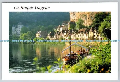 D314493 La Roque Gageac. Bords de la Dordogne et gabares. Michel Marcou. Saint S