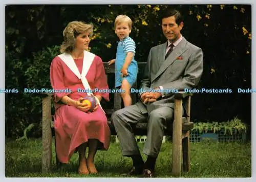 D314588 Prinz und Prinzessin von Wales mit Prinz William von Wales. LNS. Colourma