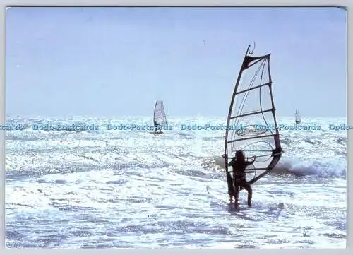 D314785 Ort unbekannt. Surfer. Julian Essam. Cornwall Photographers Gallery. Te