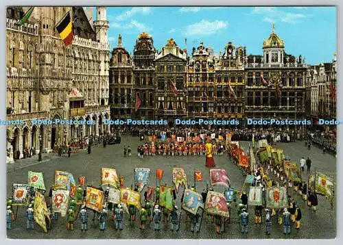 D319300 Brüssel. Parkplatz. Ommegang Gruppe. Flaggen der Konzerne. Ern. N
