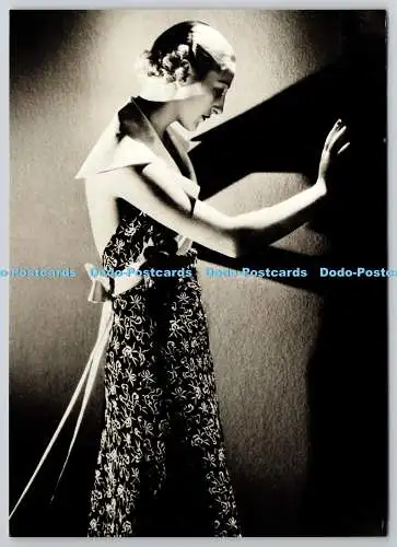 D322966 Fashion Study. Paris 1932. Fotograf Lee Miller Archives 2001. BBC Ho