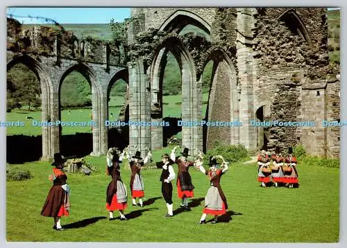 D314928 Llanthony Priory. Brynmawr Welsh Folk Dancers. Cyfarchion o Gymru. Gruß