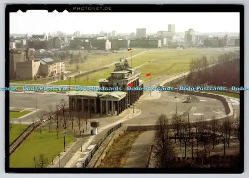 D314031 Berlin. Mauer am Brandenburg Tor. Blick vom Reichstag 1964. Lehnartz Fuß