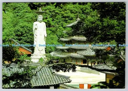 D317903 Korea. Soknisan Beopjusa Tempel. Stehender Buddha im Popchu sa Tempel. Meine