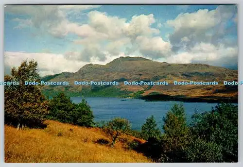 D315186 Dunbartonshire. Ben Lomond von Banks of Loch Lomond in der Nähe von Luss. J. Arthu
