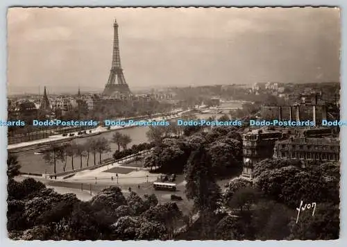 D319684 Paris et Flanant. Perspective de la Seine. La Tour Eiffel. Yvon