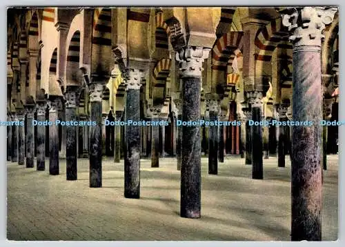 D323322 Cordoba. Labyrinthe de colonnes. Innenraum des Mezquita Abd Al Rahman.