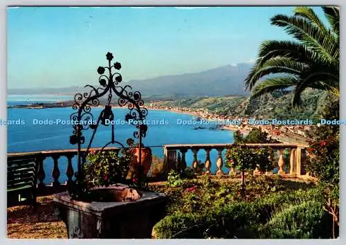 D323327 Taormina. Panoramablick von der Villa Marzotto. Sicilia Folklore. Messina.