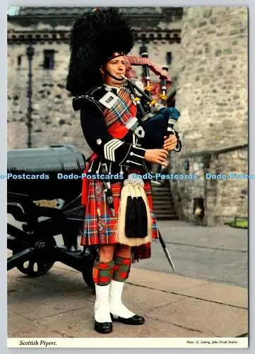 D318208 Schottland. Edinburgh. Scottish Pipers. E. Ludwig. John Hinde. Irland. 2S