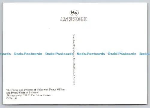D318369 Balmoral. Prinz und Prinzessin von Wales mit Prinz William und Prinz He