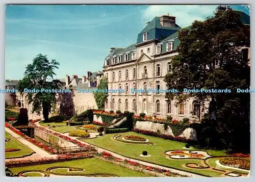 D315686 Morbihan. Vannes. Chateau de l Hermine. Jardins de la Garenne. La Cigogn