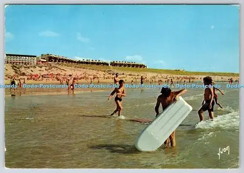 D320113 Lacanau Ocean. Gironde. La Plage Prise les Pieds Dans l eau. Yvon. Paris