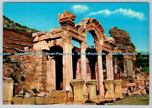 D323739 Efes. Türkei. Tempel des Hadrianus. Ihr Hakki Mahfuzdur. Ankara Caddesi.