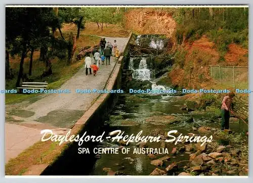 D315701 Victoria. Hepburn Springs. Daylesford. SPA Zentrum von Australien. Gehen