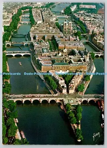 D318573 Couleurs et Lumiere de France. En survolant Paris. Alain Perceval. E. K.