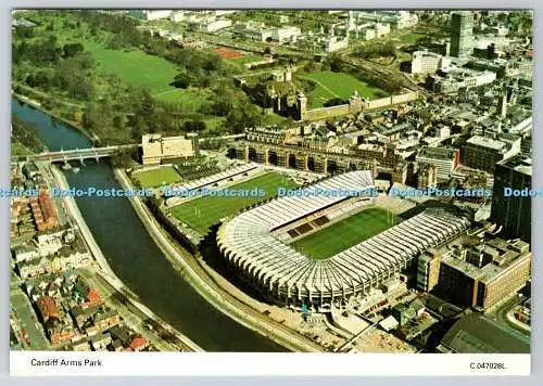 D318627 Cardiff Arms Park. E. T. W. Dennis. Scarborough. Fotofarbe. Postkarte