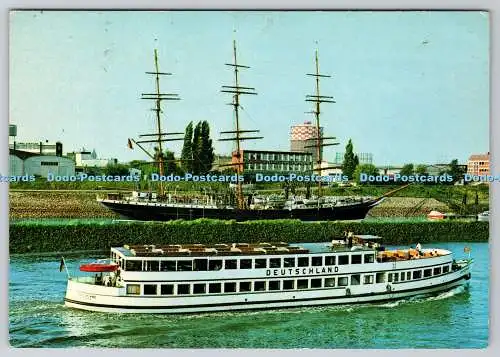 D318692 Bremen. Partie an der Wesser. Hintergrund Segelschulschiff Deutschland.