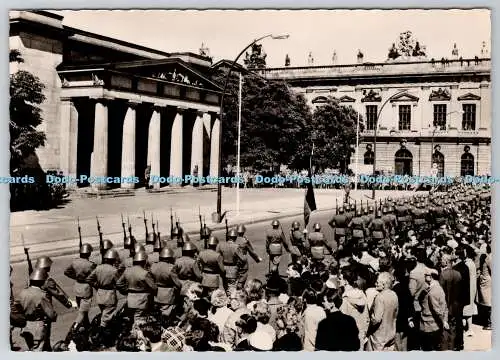 D320418 Berlin. Unter den Linden. Neue Wache Jetzt Mahmal Fur Die Opfer des Fasc
