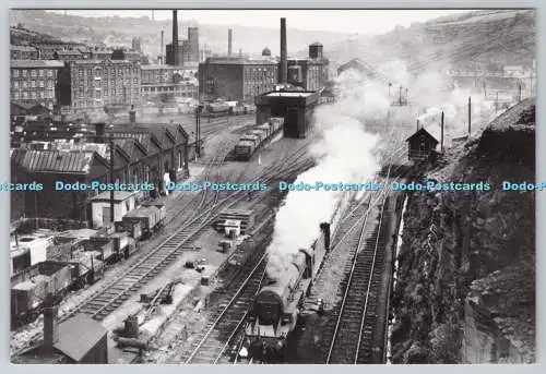 D320627 Nr. 42725 mit einem Zug in Richtung Westen in der Nähe der Sowerby Bridge. Joanes. Besenhaus