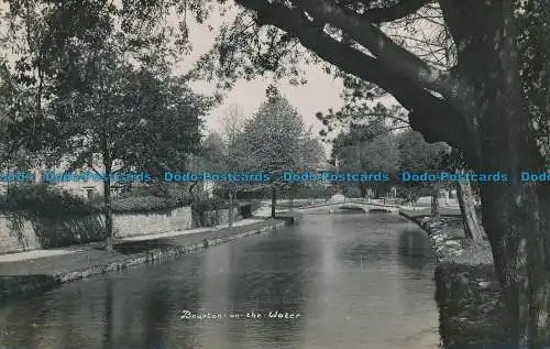 R037036 Bourton auf dem Wasser. RP