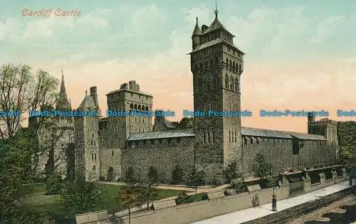 R037040 Cardiff Castle. Valentine