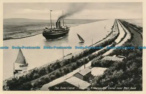 R036794 Der Suezkanal. Dampfer beim Einfahren in den Kanal bei Port Said