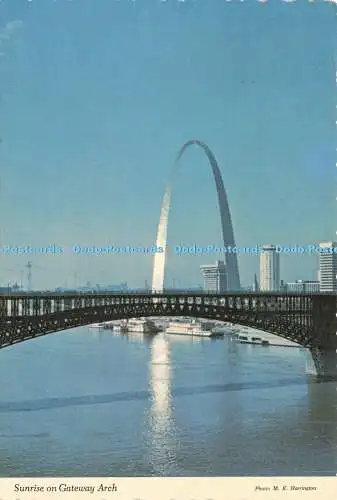 D238305 Sonnenaufgang auf Gateway Arch St Louis Farbpostkarte M K Harrington 1973