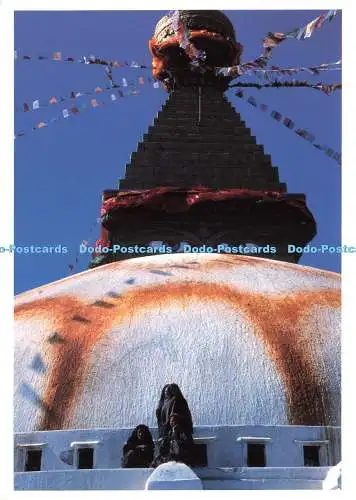 D238357 Nepal Tibeter in ihrem buddhistischen Tempel in Bodinath Leeds Postkarten Angi