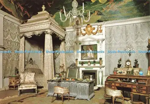 D233927 Windsor Castle Queen Dolls House The Queen Bedroom Pitkin Pictorials Ltd