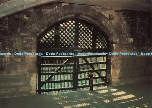 D236249 Tower of London Traitors Gate HMSO Penshurst Press Crown