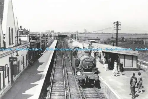 D232933 Lok Nr. 41311 mit einem Zug nach Gillingham Ankunft in Queenborough am