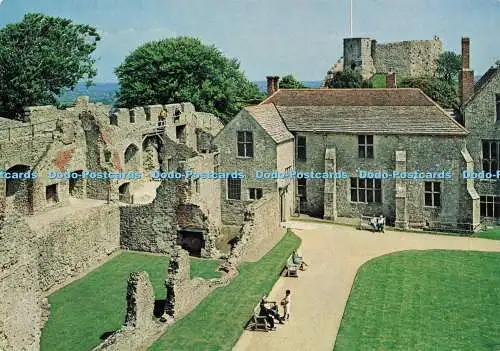 D234401 Isle of Wight Carisbrooke Castle Offiziersviertel und Teil des Vorhangs W