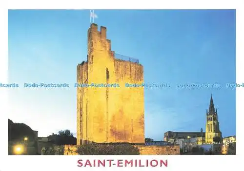 D233116 Saint Emilion Gironde La Tour du Roi et au Fond le Clocher de l Eglise M